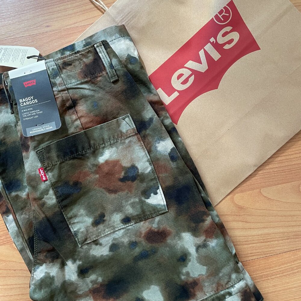 Firm. Levi Strauss / Levi's SIZE 23 X 30 Moss Green Camo Womens Cargo Pants 2023 - Picture 7 of 14
